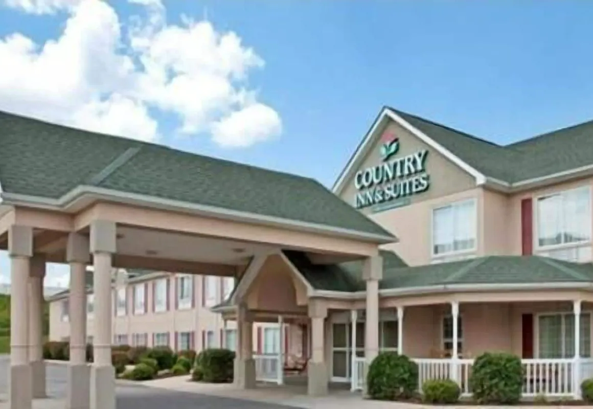 Country Inn & Suites by Radisson, Somerset, KY hotel hero