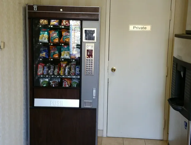 Super 8 by Wyndham Brockville hotel detail image 4