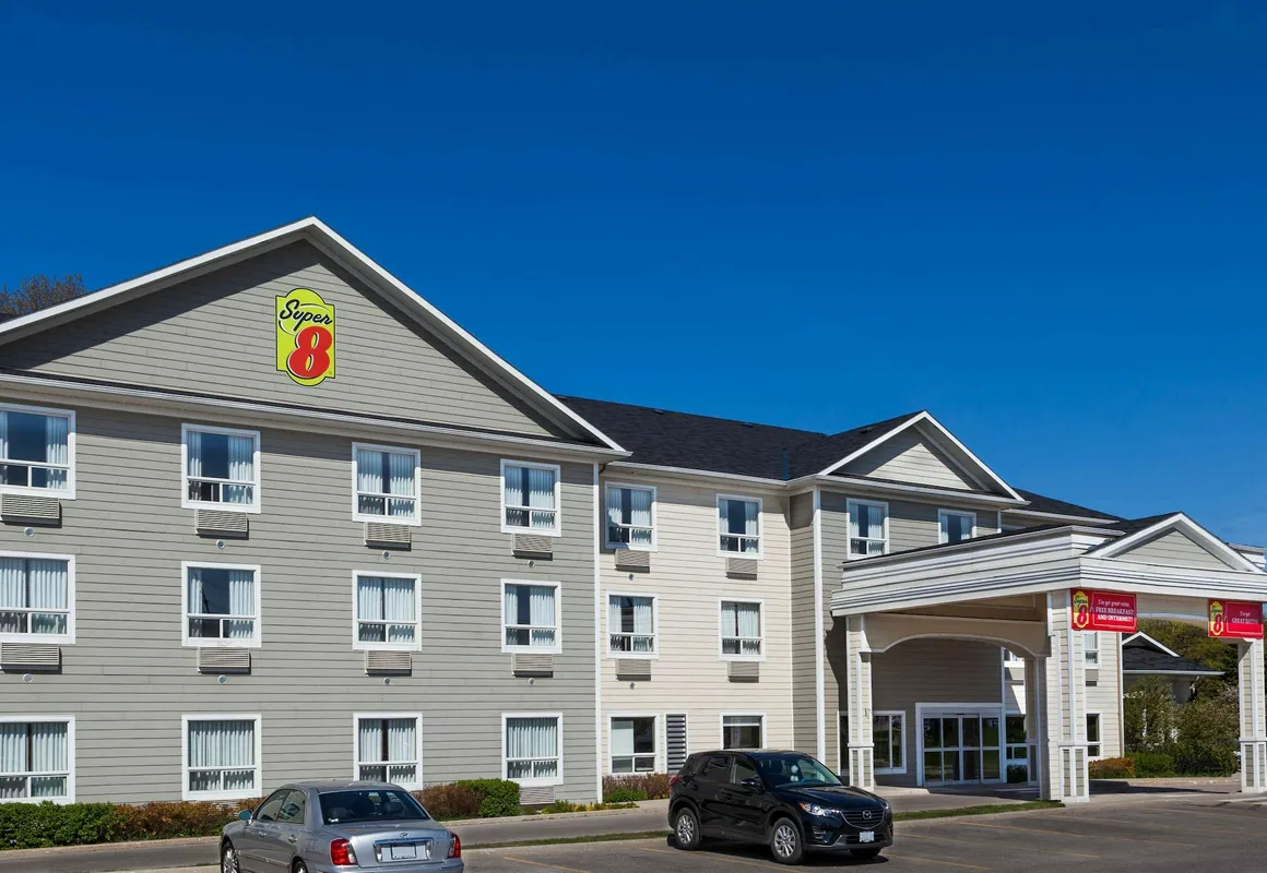 Super 8 by Wyndham Midland hotel hero