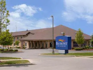 Baymont by Wyndham Whitewater hotel hero