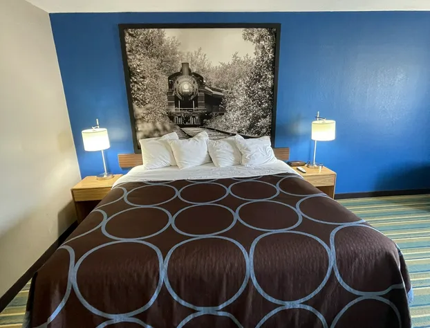 Super 8 by Wyndham Beaver Dam hotel detail image 3