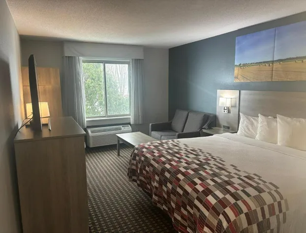 Red Roof Inn & Suites Tomah hotel detail image 4