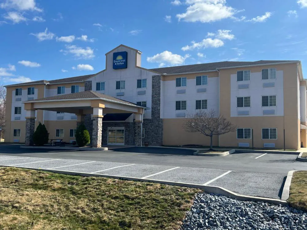Days Inn & Suites by Wyndham Manheim Lebanon hotel hero