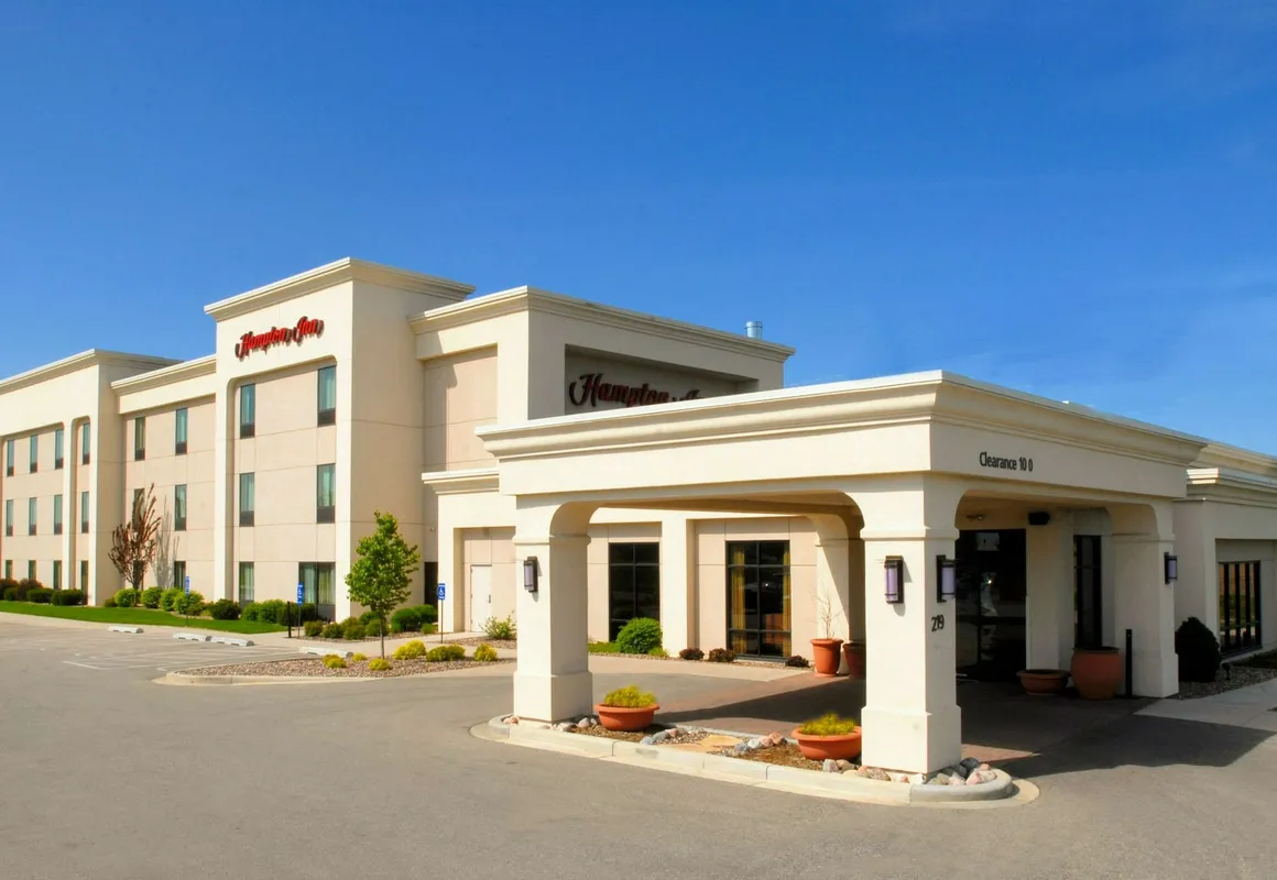 Hampton Inn Tomah hotel hero
