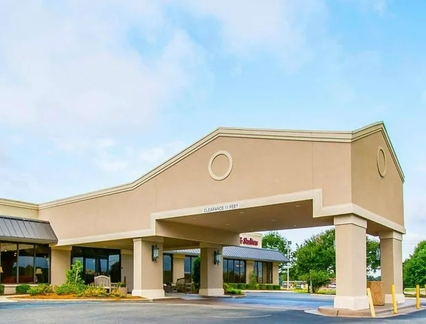 Clarion Inn & Suites Dothan South hotel detail image 1