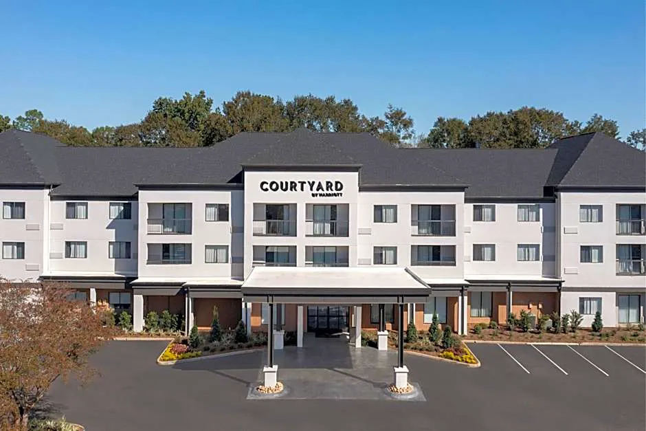 Courtyard by Marriott Dothan hotel hero