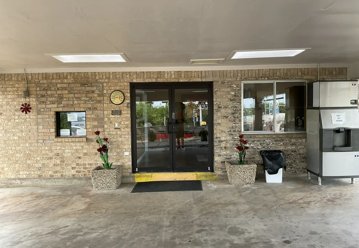 Glen Rose Inn and Suites hotel hero