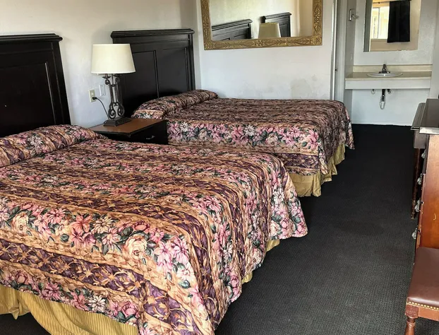 Glen Rose Inn and Suites hotel detail image 3