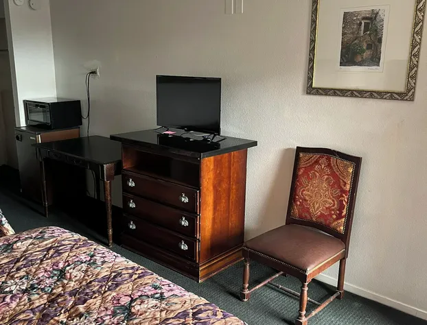 Glen Rose Inn and Suites hotel detail image 4