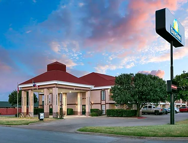 Days Inn by Wyndham Granbury hotel detail image 1