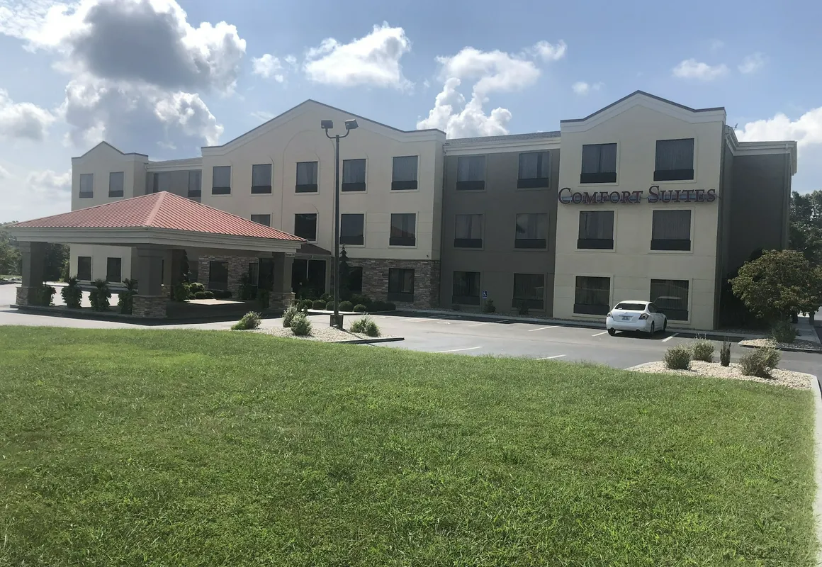 Comfort Suites London South hotel hero