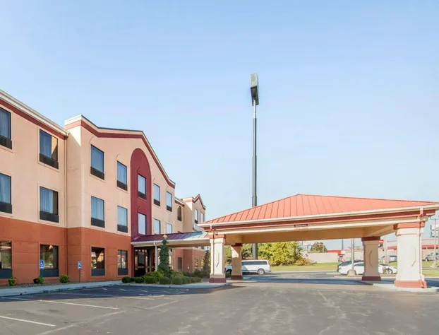 Comfort Suites London South hotel detail image 1