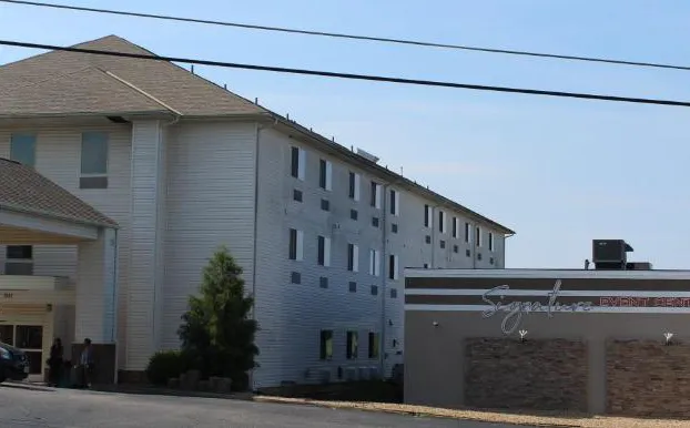 Super 8 by Wyndham Rolla hotel detail image 1