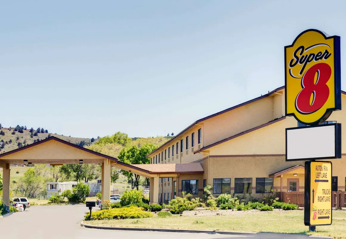 Super 8 by Wyndham Klamath Falls hotel hero