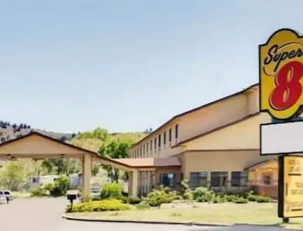 Super 8 by Wyndham Klamath Falls hotel detail image 2