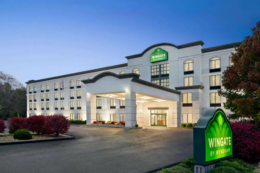 Wingate by Wyndham Bridgeport/Clarksburg hotel hero