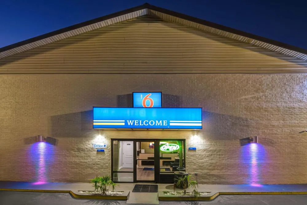 Motel 6 Dalton, GA hotel hero