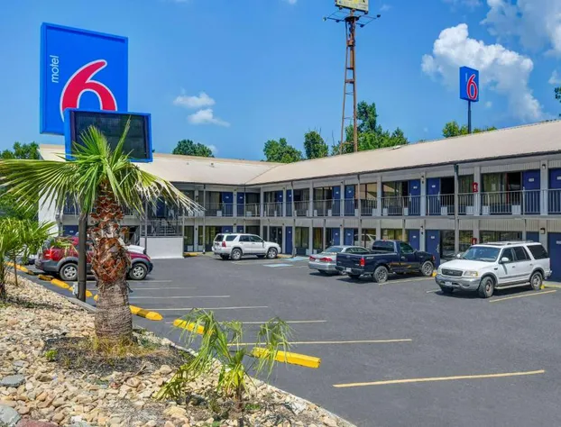 Motel 6 Dalton, GA hotel detail image 1