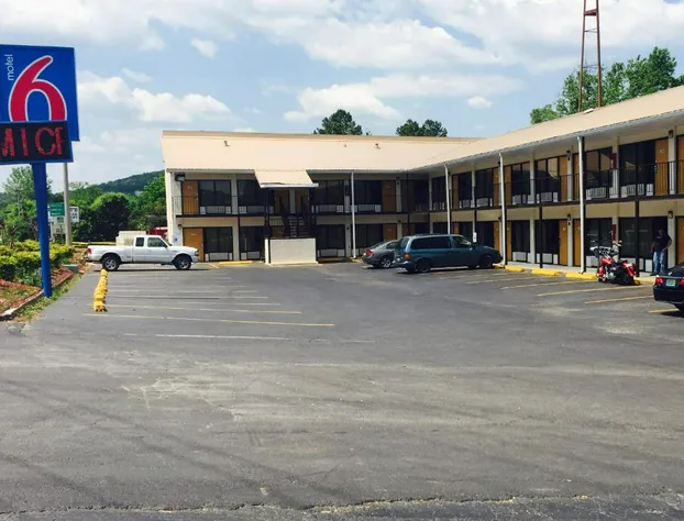 Motel 6 Dalton, GA hotel detail image 3