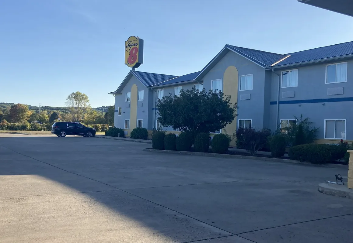 Super 8 by Wyndham Martinsville hotel hero