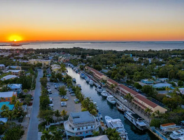 Waterside Suites & Marina hotel detail image 3