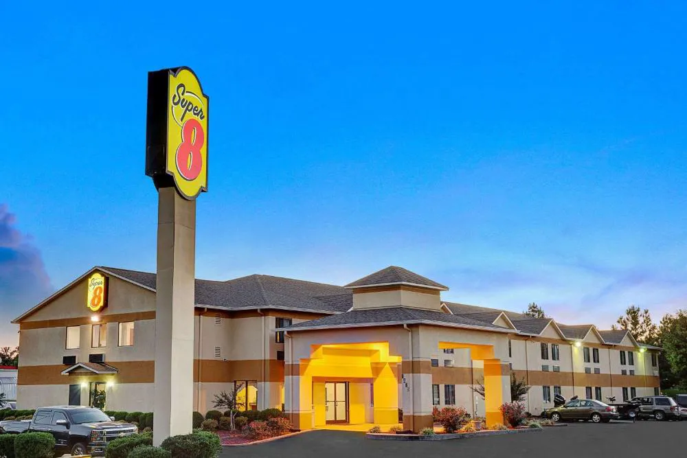 Super 8 by Wyndham Hernando hotel hero