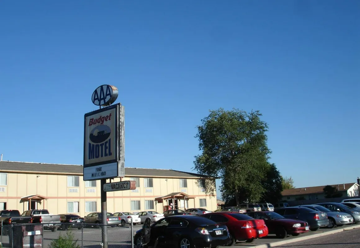 Budget Motel hotel hero