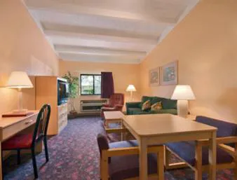 Ramada Hotel & Conference Center by Wyndham Hammond hotel detail image 4