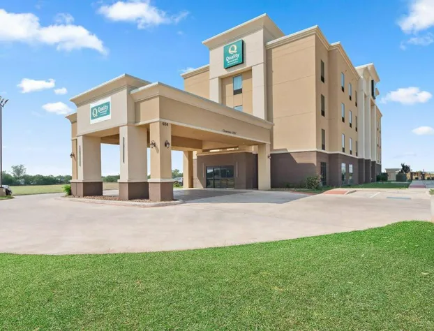 Quality Inn & Suites Pearsall hotel detail image 4