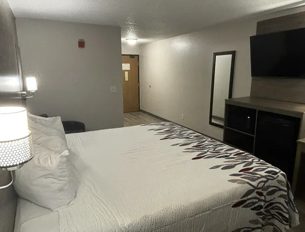 Red Roof Inn & Suites Hammond, IN hotel detail image 4