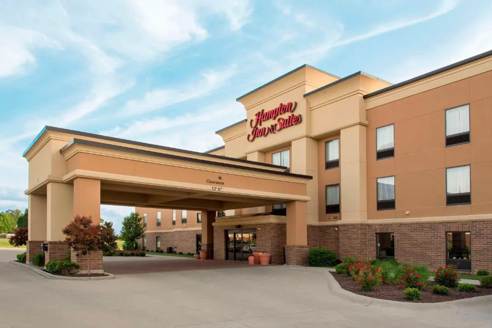 Hampton Inn & Suites Crawfordsville hotel hero