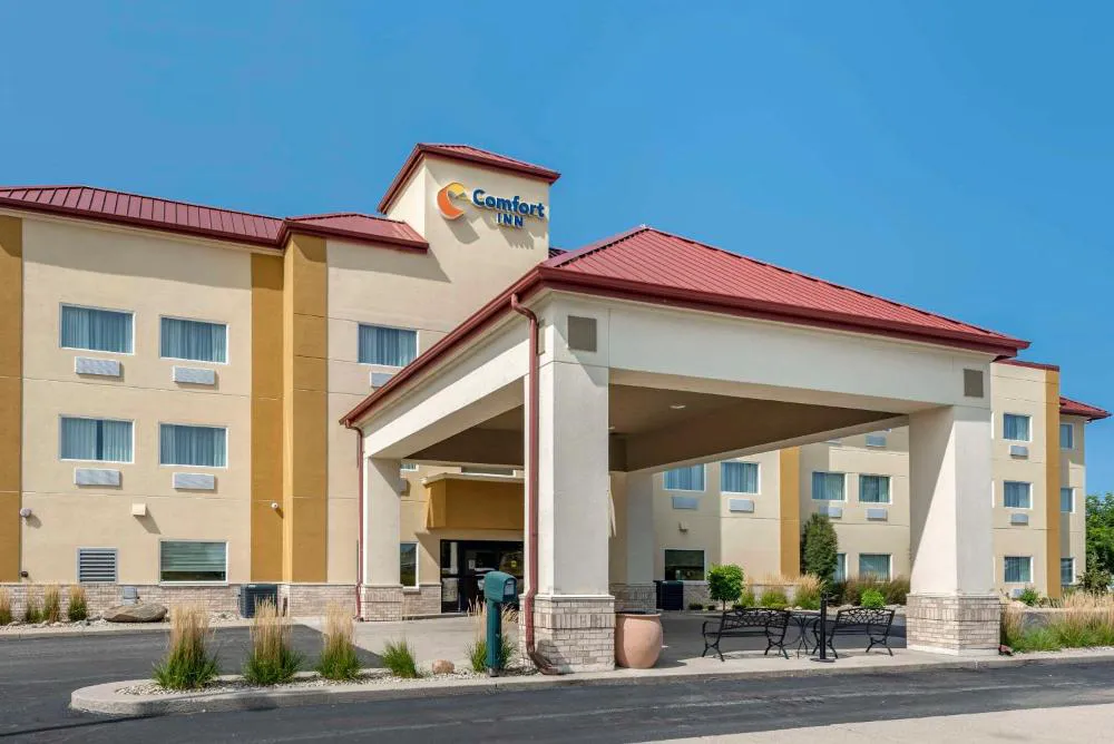 Comfort Inn hotel hero