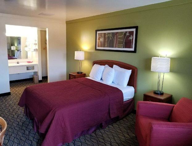 Economy Inn & Suites hotel detail image 4