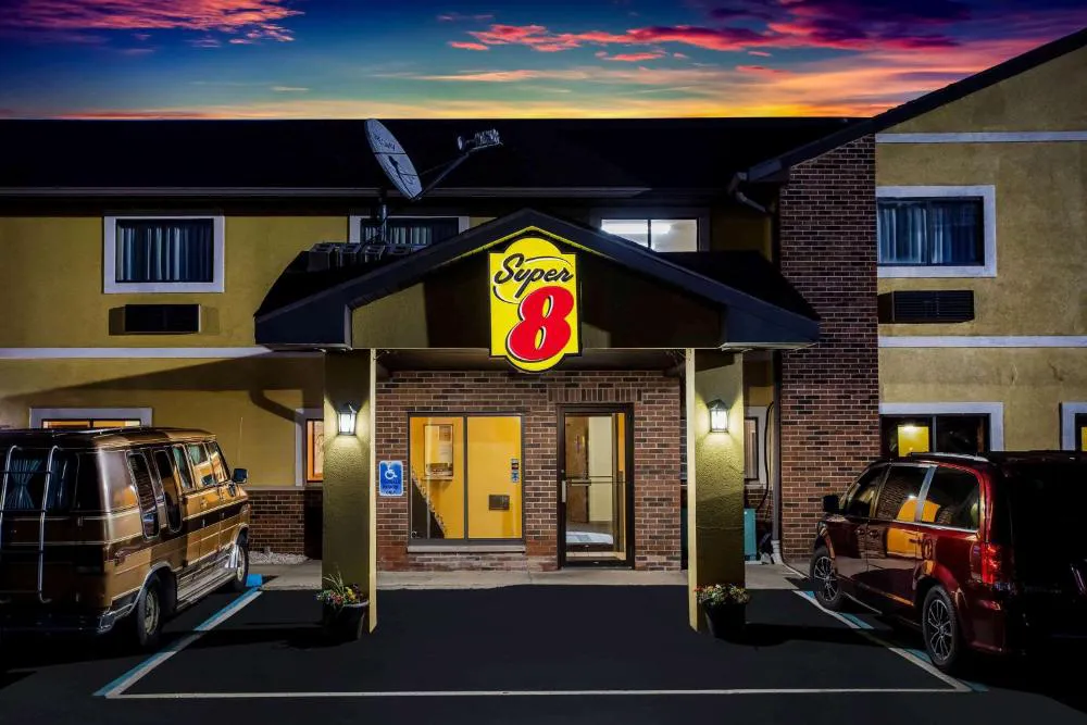 Super 8 by Wyndham Crawfordsville hotel hero