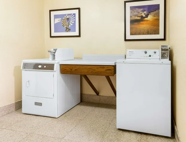 La Quinta Inn & Suites by Wyndham Frankfort hotel detail image 3