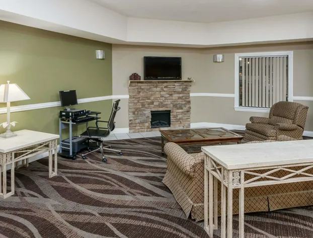 Super 8 by Wyndham Rochester hotel detail image 2