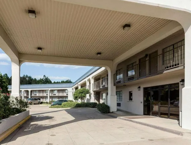 Econo Lodge Grenada hotel detail image 2