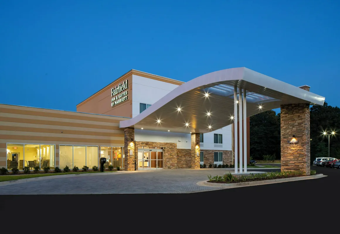Fairfield Inn and Suites by Marriott Batesville hotel hero