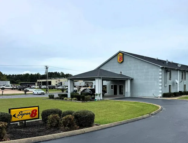 Super 8 by Wyndham Booneville hotel detail image 1