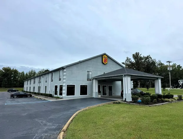 Super 8 by Wyndham Booneville hotel detail image 2