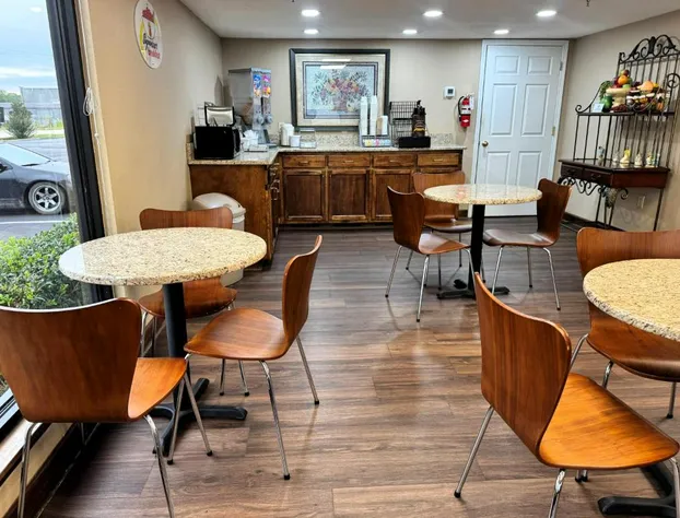 Super 8 by Wyndham Booneville hotel detail image 4