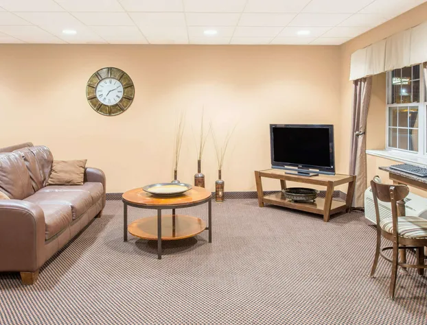 Microtel Inn & Suites by Wyndham Quincy Downtown/River Area hotel detail image 4