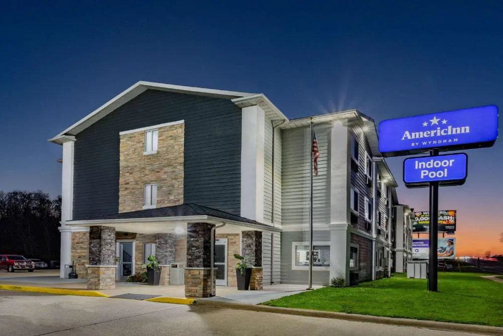 AmericInn by Wyndham Quincy hotel hero