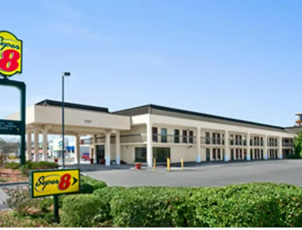 Super 8 by Wyndham Oxford hotel detail image 1