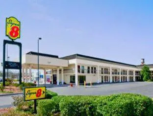 Super 8 by Wyndham Oxford hotel detail image 2