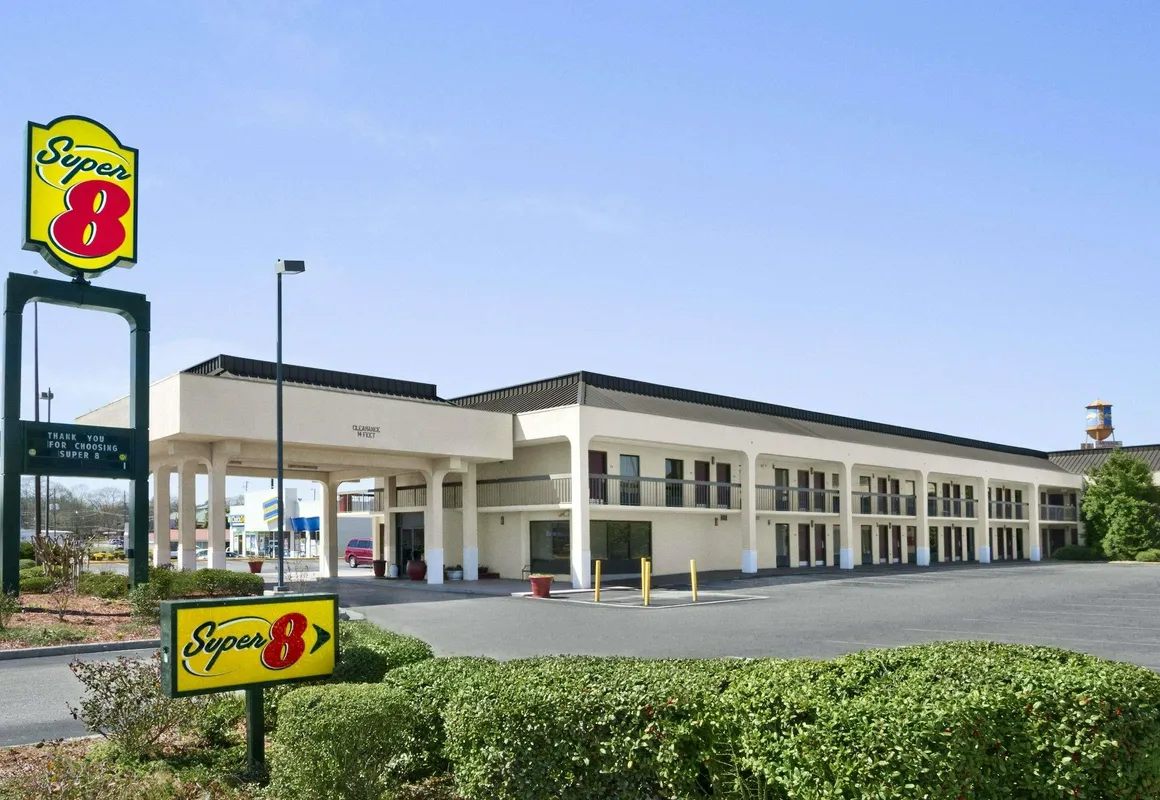 Super 8 by Wyndham Oxford hotel hero