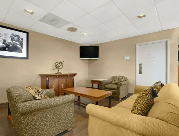 Super 8 by Wyndham Oxford hotel detail image 1