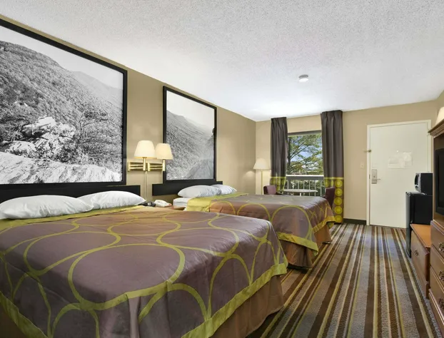 Super 8 by Wyndham Oxford hotel detail image 2