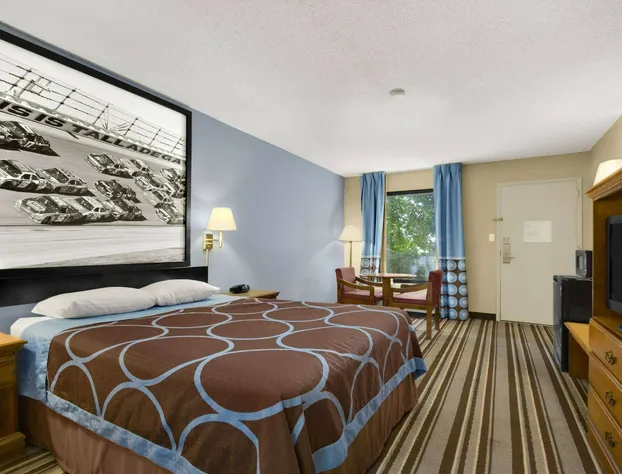 Super 8 by Wyndham Oxford hotel detail image 3