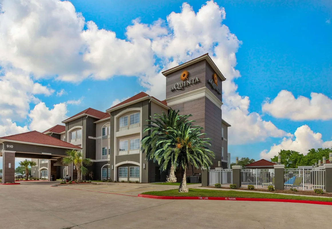 La Quinta Inn & Suites by Wyndham Port Lavaca hotel hero